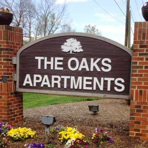 Oaks Apartments